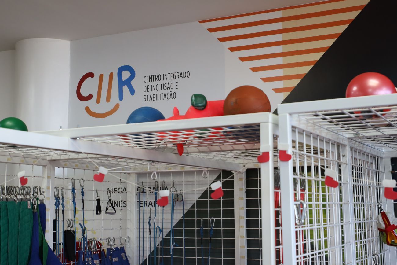 Parte interna com instrumentos de fisioterapia do CIIR