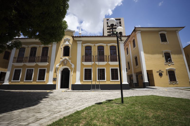 Fachada da Fundação Carlos Gomes