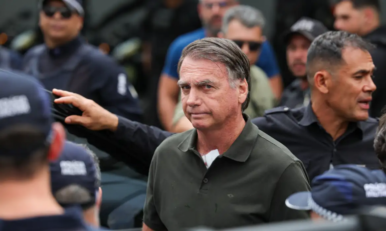 Bolsonaro segue preso e passa a cumprir pena pela trama golpista (Foto: Fabio Rodrigues-Pozzebom/ Agência Brasil)
