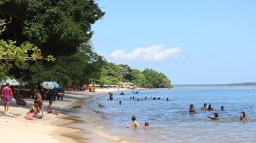 imagem de uma praia em outeiro 
