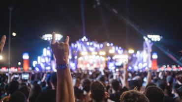 mão no show de rock