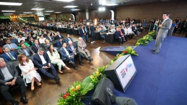Foto do auditório da reunião do governador Helder Barbalho com os prefeitos e demais autoridades dos municipios do Estado do Pará