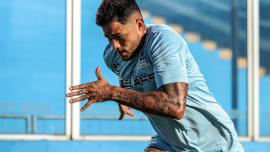 Jogador Val Soares do Paysandu em campo.