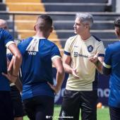 técnico e jogadores do remo