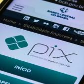 imagem celular com o nome e logo pix 